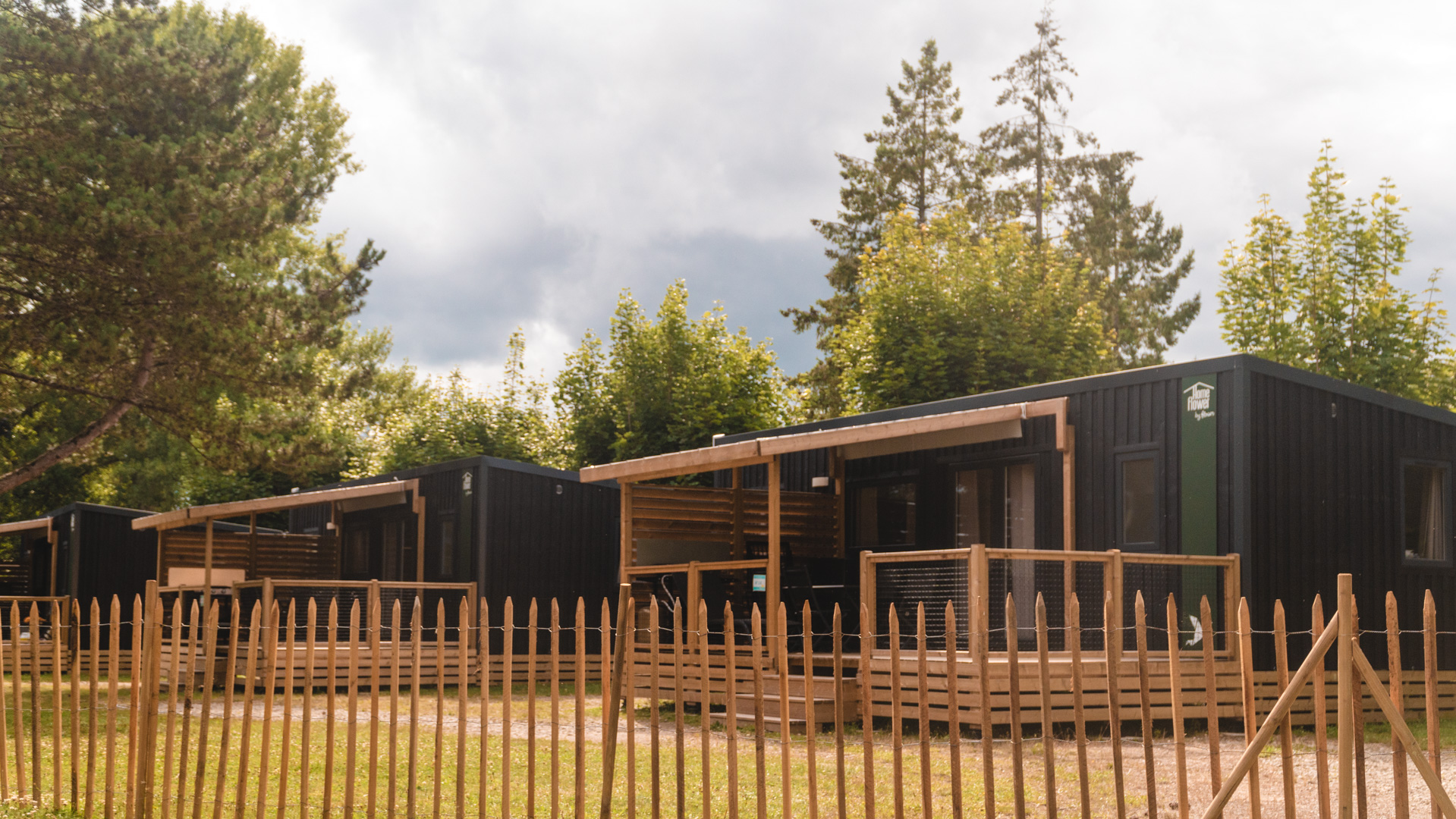 Mobilhome bois bardage au bord de loire