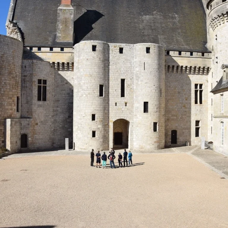 cour de chateau