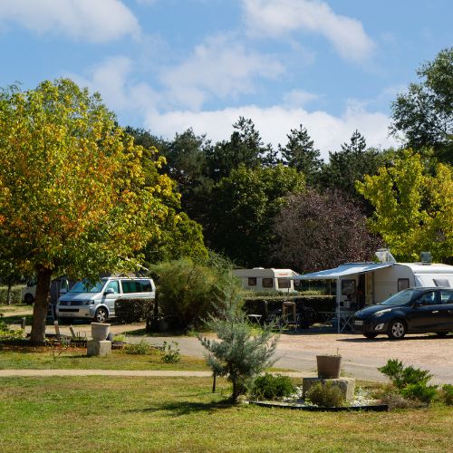 emplacements de camping avec caravane et vans